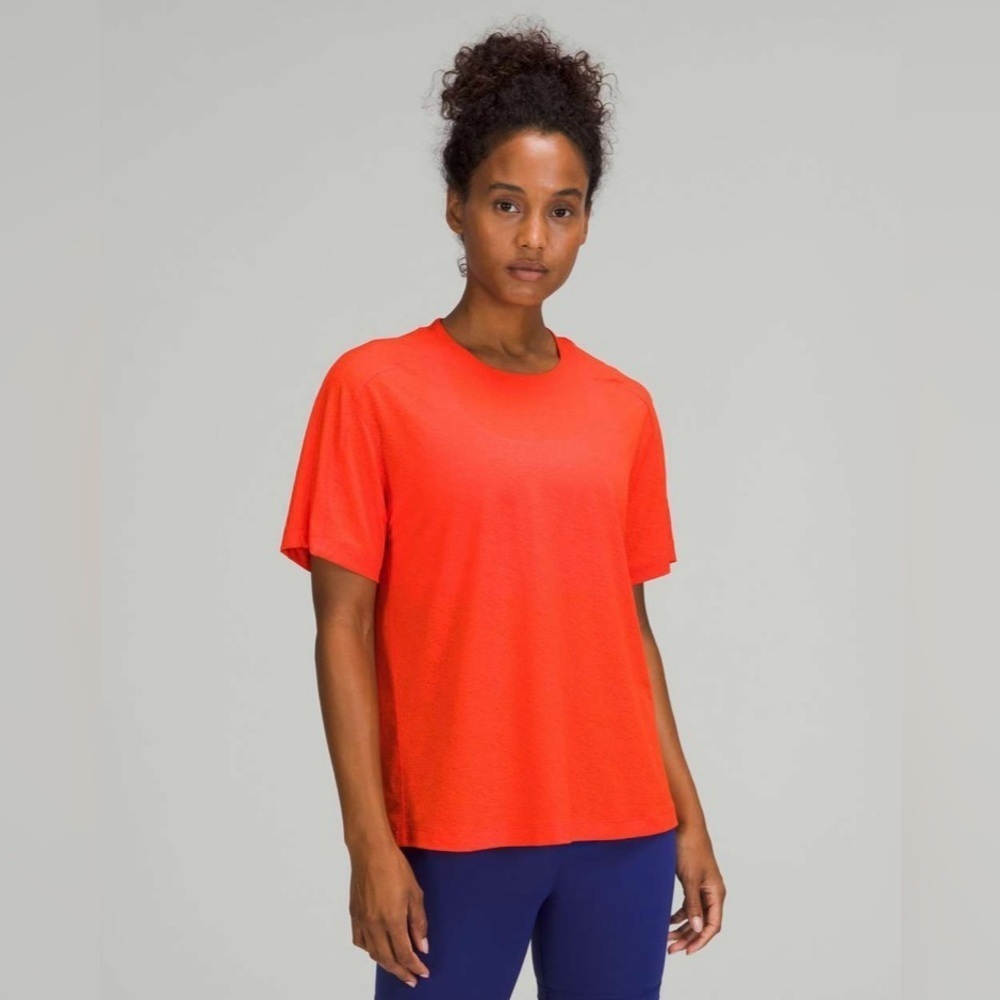 Lululemon Crew Neck Training T-Shirt in Autumn Red - Picture 2 of 4